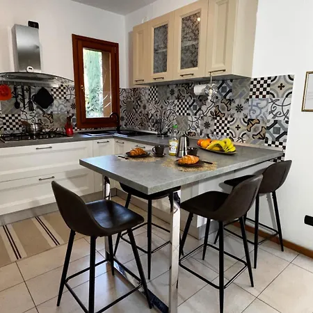Beautiful With Garden Apartment Como