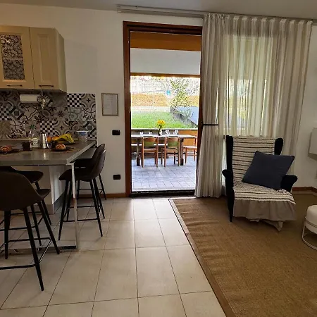 Beautiful With Garden דירה קומו